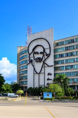 Küba 'nın Havana kentindeki İçişleri Bakanlığı' nda İkonik Heykel Camilo Cienfuegos