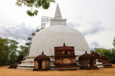 Eski Budist Kiri Wehera Stupa Sri Lanka 'da