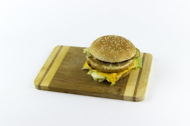 Hamburger doğrama bir tablo