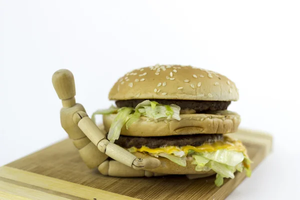 Bambola di legno con in mano un hamburger — Foto Stock