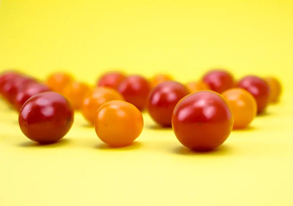 Red and orange cherry tomatoes — Stock Photo, Image