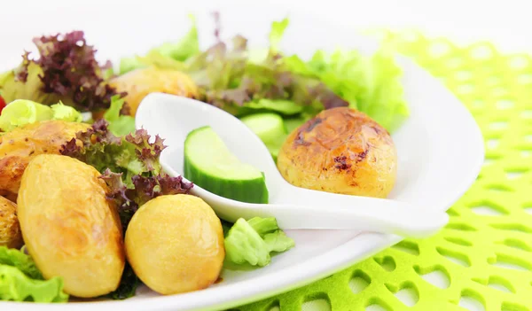 Salada de batatas assadas . — Fotografia de Stock