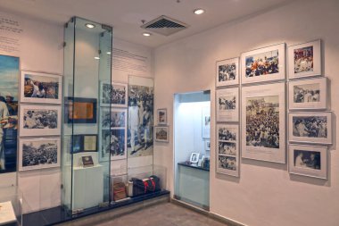 Delhi, Hindistan, 28 Kasım 2025. Rajiv Gandhi Anma Müzesi Tarihi Fotoğraflar ve Kişisel Hatıralar Duvarı Sergisi