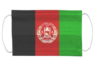 Afganistan bayrağı tıbbi bir maskenin üzerinde. Beyaz bir arka planda izole edilmiş. Corona virüsü ya da covid-19 için koruyucu solunum maskeleri virüs enfeksiyonu için, sağlık koruma konsepti, ağız kapağı, 3 boyutlu görüntüleme