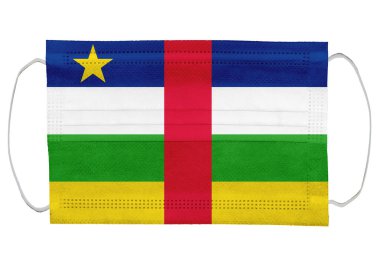 Orta Afrika Cumhuriyeti bayrağı tıbbi bir maskenin üzerinde. Beyaz bir arka planda izole edilmiş. Corona virüsü ya da covid-19 için koruyucu solunum maskeleri virüs enfeksiyonu için, sağlık koruma konsepti, ağız kapağı, 3 boyutlu görüntüleme
