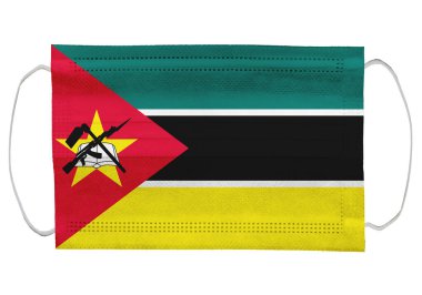 Tıbbi bir maskede Mozambik bayrağı. Beyaz bir arka planda izole edilmiş. Corona virüsü ya da covid-19 için koruyucu solunum maskeleri virüs enfeksiyonu için, sağlık koruma konsepti, ağız kapağı, 3 boyutlu görüntüleme