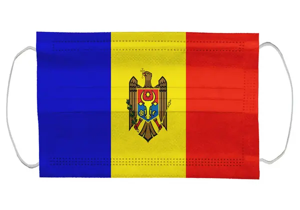 Tıbbi Bir Maskenin Üzerinde Moldova Bayrağı Beyaz Bir Arka Planda — Stok fotoğraf