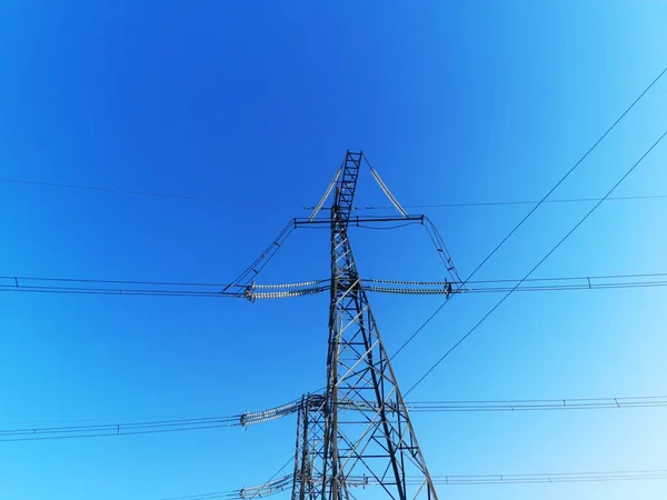 Elektrische Transmissielijn Vermogen Transmissie Pyloon Silhouet Tegen Blauwe Lucht Schemering — Stockfoto