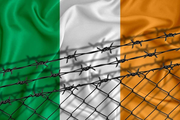 Irlanda Desarrollo Bandera Malla Valla Alambre Púas Concepto Aislamiento Emigrantes — Foto de Stock