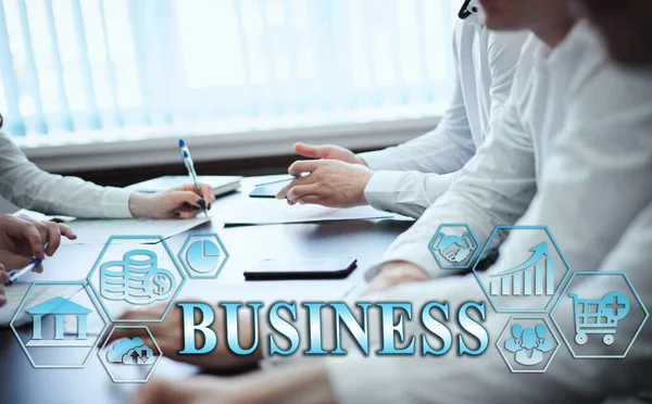 ビジネス管理コンセプト デジタルビジネスアイコン 銀行のシンボルを示すグラフィックバナー 商業支援を持つオフィスのビジネスマンのグループ 事業内容 — ストック写真