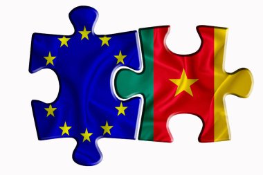 Beyaz izole edilmiş arka planda iki yapboz parçasında fotoğraf makinesi ve Avrupa Birliği bayrağı. Politik ilişkiler kavramı. 3B görüntüleme