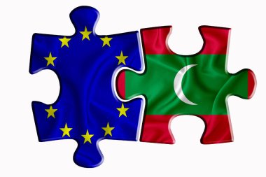 Beyaz izole arka planda iki yapboz parçasında Maldivler bayrağı ve Avrupa Birliği bayrağı. Politik ilişkiler kavramı. 3B görüntüleme