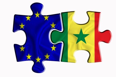 Senegal bayrağı ve Avrupa Birliği bayrağı beyaz izole arkaplanda iki yapboz parçasında. Politik ilişkiler kavramı. 3B görüntüleme
