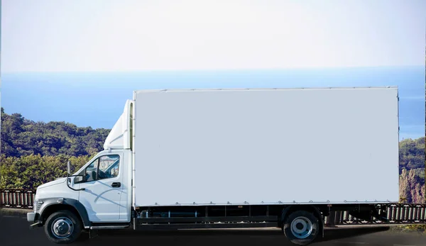 Lastwagen Parken Auf Einem Parkplatz Neben Einem Logistiklager Fluss Mehrere — Stockfoto