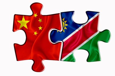 Namibya bayrağı ve Amerika 'nın Çin bayrağı beyaz izole arka planda iki yapboz parçasında. Politik ilişkiler kavramı. 3B görüntüleme