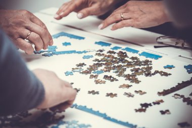 Aile eller Jigsaw çözme