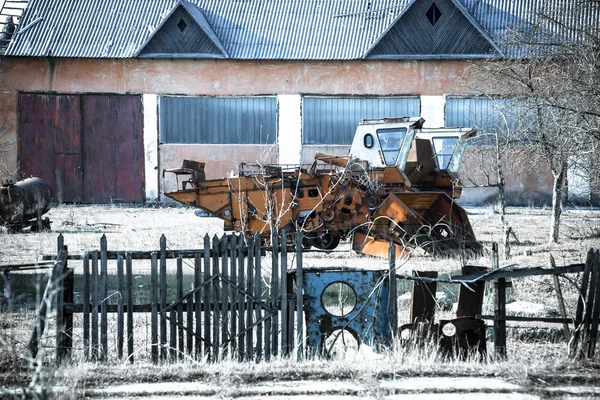 Rusted old combine — Stock Photo, Image