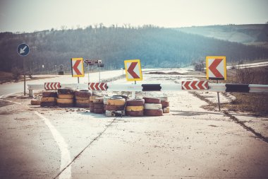 arka plan yol onarır