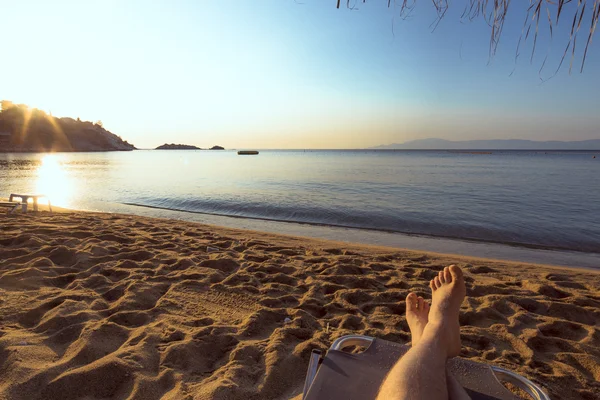 Reposant sur la plage — Photo