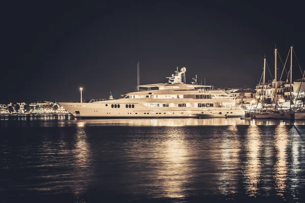 Luxurious modern yacht — Stock Photo, Image
