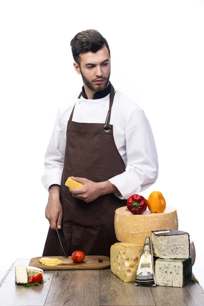 Jovem chef com queijos — Fotografia de Stock