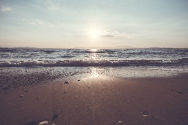 Sahilde gün doğumu