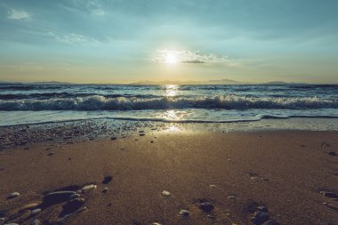 Sahilde gün doğumu