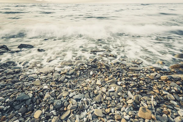 Ondas do mar em pedras — Fotografia de Stock