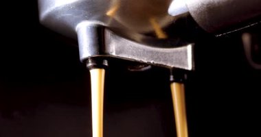 Taze kahve yapıyorum.