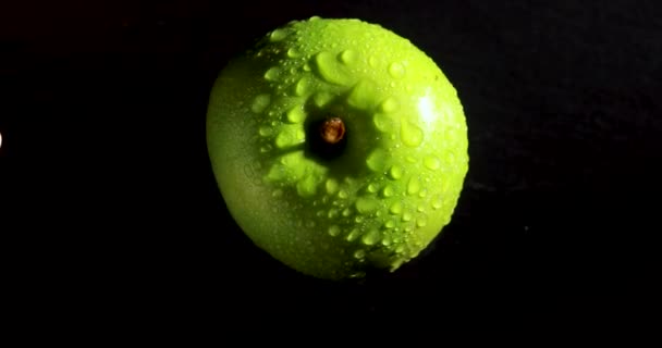 A green apple rotating — Stock Video