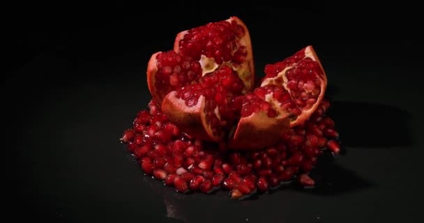 Roterende granaatappelen — Stockvideo