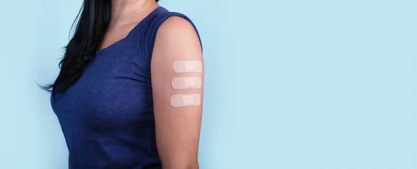 Woman Showing Many Plasters Shoulder Coronavirus Vaccine New Stamps Concept — Stock Photo, Image