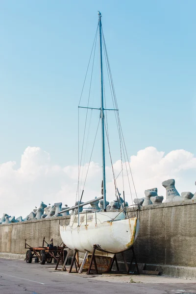 Velho barco enferrujado — Fotografia de Stock