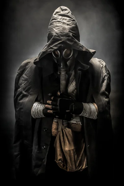 Gaz Maskeli adam başlıklı