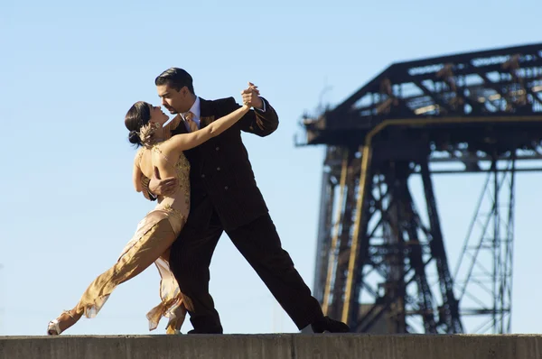 Paar dansende tango — Stockfoto