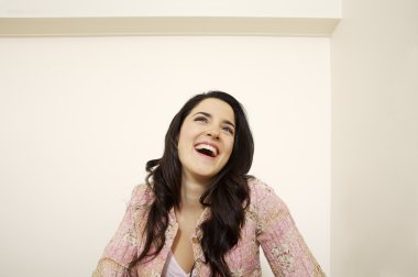 Kıvırcık genç kadın