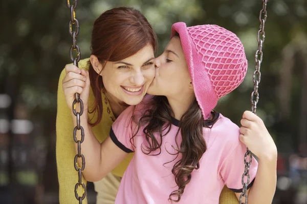 Mother and daughter playing on swing — Stock Photo, Image