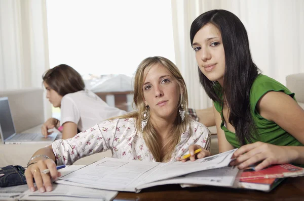 Teenage students doing homework — Stock Photo, Image