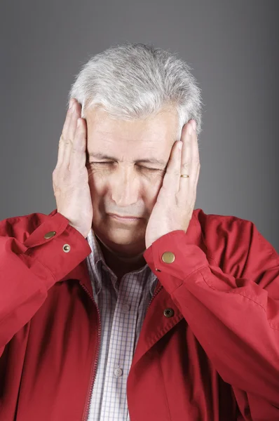 Estudio retrato de hombre mayor — Foto de Stock