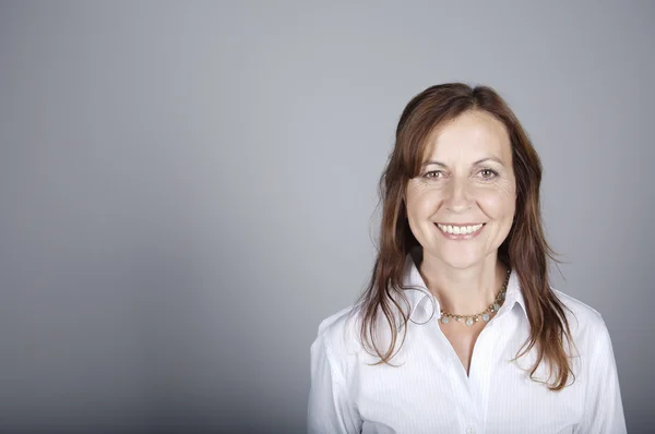 Retrato de mulher de meia idade — Fotografia de Stock