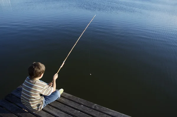 Niño pescando — Foto de Stock