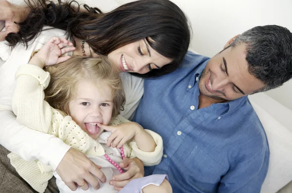 Porträtt av lycklig familj — Stockfoto