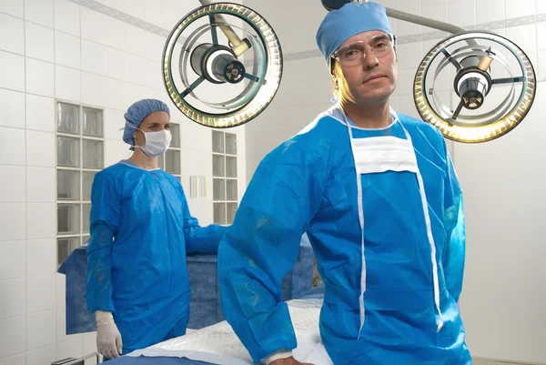 Lékaři na chirurgii — Stock fotografie