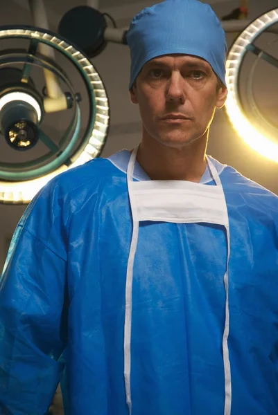 Portret chirurg z maską — Zdjęcie stockowe