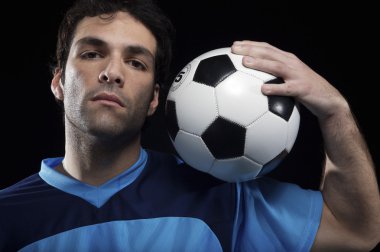 Futbol oyuncu topu ile
