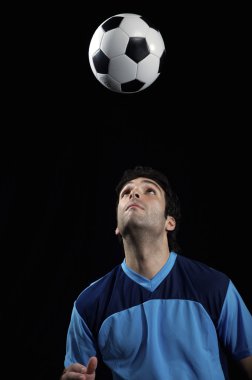 Futbol oyuncu topu ile