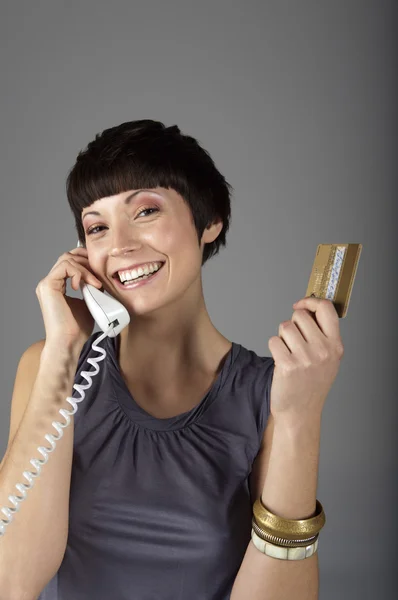 Mujer de compras por teléfono — Foto de Stock