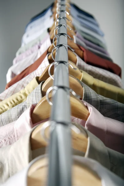 Närbild på kläder rack — Stockfoto