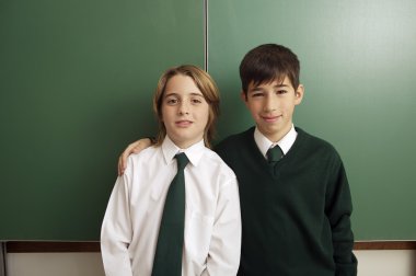 okul çocukları sınıfta.