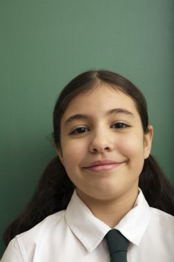 Küçük kıza okul sınıf